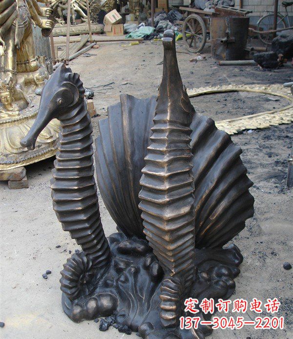 龙岩小区动物海马铜雕