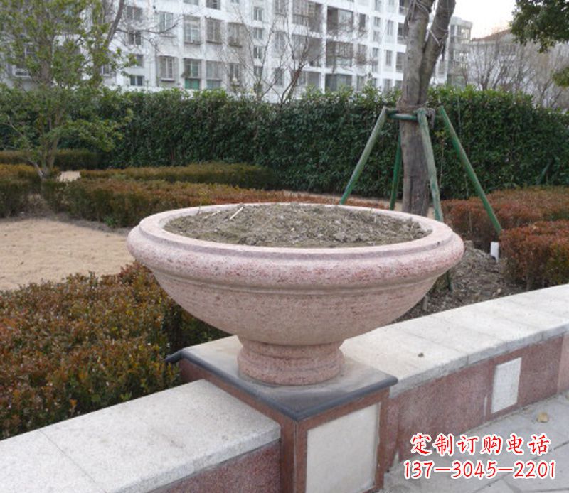 龙岩小区花盆石雕