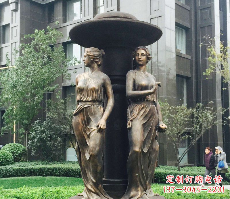 龙岩小区西方女人人物铜雕