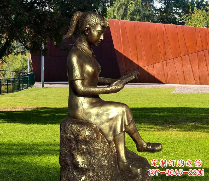 龙岩校园看书的女孩铜雕