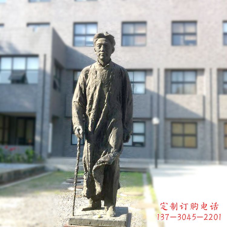 龙岩校园名人徐悲鸿雕塑