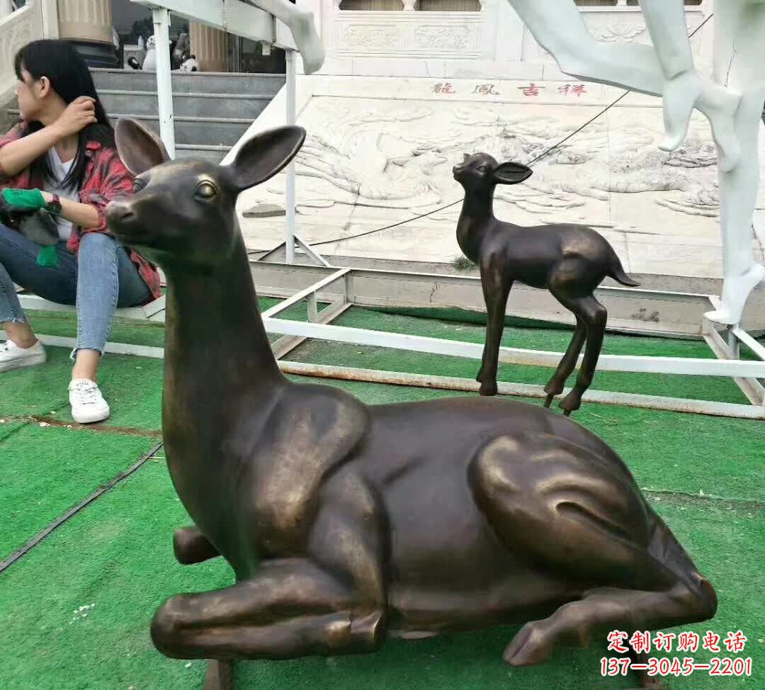 龙岩铸铜广场动物鹿雕塑