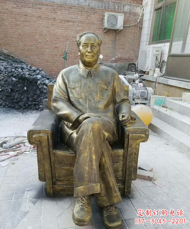 龙岩坐沙发的毛主席铜雕
